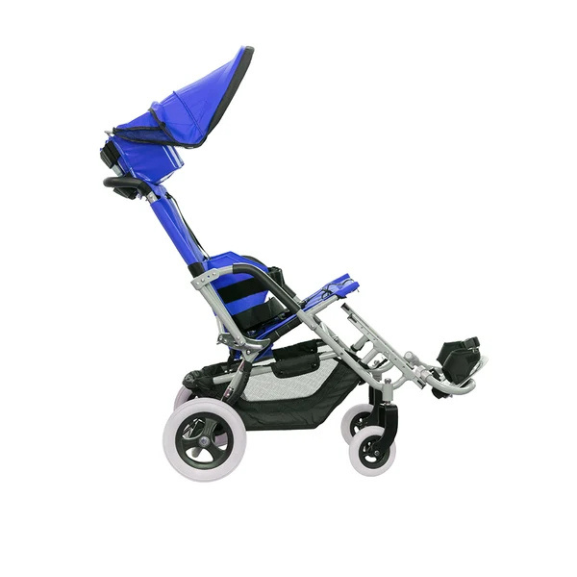 Vista lateral del coche azul con la capota extendida y el apoyapiés con sujeción para tobillos