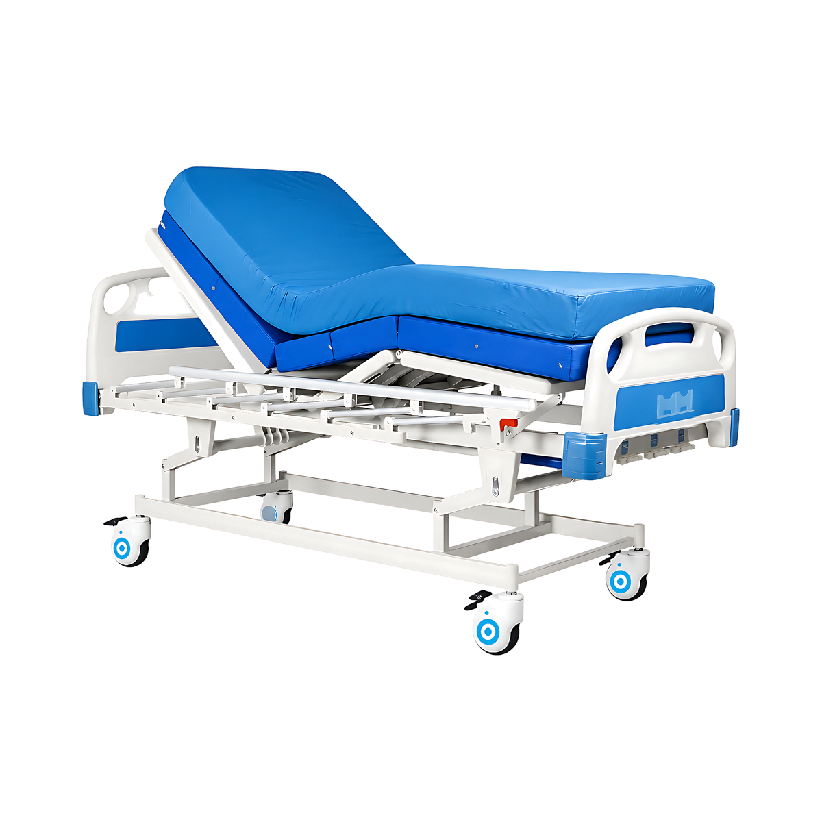 Catre clínico manual con colchón antiescaras celeste sobre colchón seccionado azul, respaldo y piernas levantados