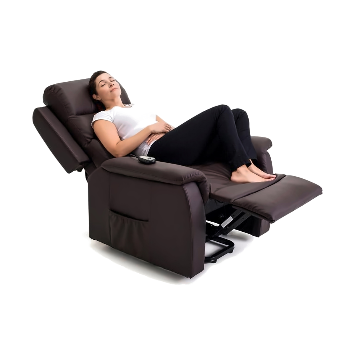 Mujer descansando con los ojos cerrados en el sillón café reclinado, con las piernas en alto.